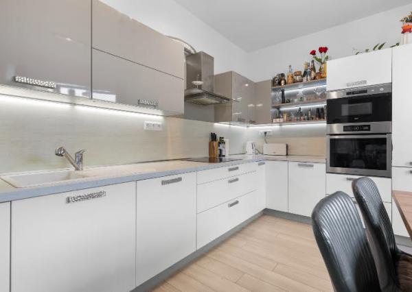 Štýlové bývanie so záhradou pri jazere len 20 minút od Bratislavy