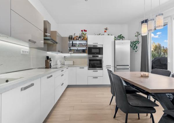 Štýlové bývanie so záhradou pri jazere len 20 minút od Bratislavy