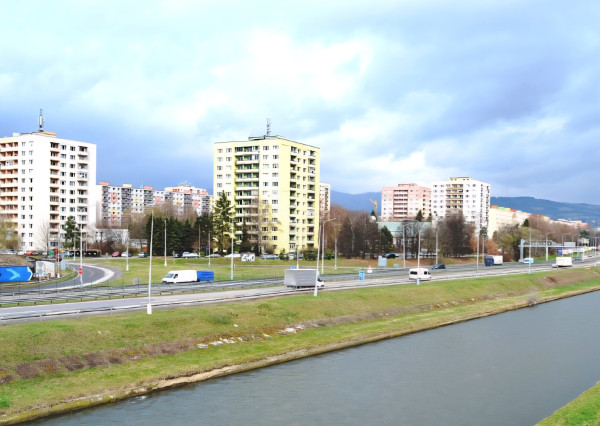 Hľadám 3-izbový byt v Radvani