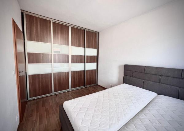 Prenájom 3,5-izbového bytu – Dlhé diely (komplex Kaskády)