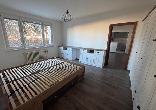 2-izbový byt so súkromnou záhradou v Karlovej Vsi