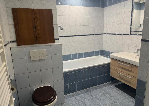 2-izbový byt so súkromnou záhradou v Karlovej Vsi