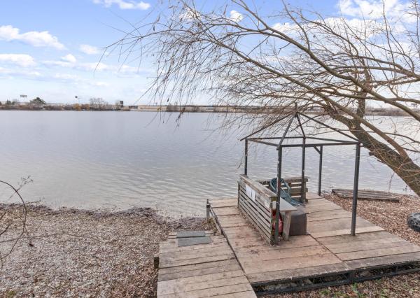 NOVOSTAVBA, MODERNÝ DOM S PRIAMYM PRÍSTUPOM K VODE