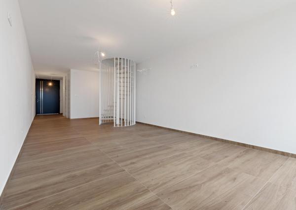 NOVOSTAVBA, MODERNÝ DOM S PRIAMYM PRÍSTUPOM K VODE