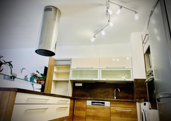 Prenájom 3,5-izbového bytu –  Dlhé Diely, Bratislava