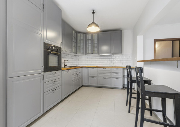 2-izbový byt so súkromnou záhradou v Karlovej Vsi,Ľudovíta Fullu.