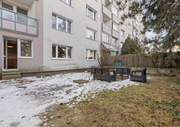 2-izbový byt so súkromnou záhradou v Karlovej Vsi,Ľudovíta Fullu.