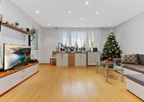 Na predaj 3 izbový byt s loggiou