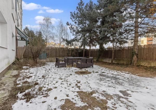 2-izbový byt so súkromnou záhradou v Karlovej Vsi