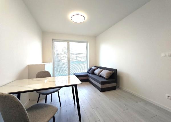 NOVOSTAVBA 2-izbový byt s terasou na prenájom v Opoji