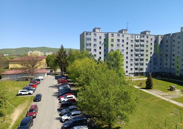 NA PREDAJ ZREKONŠTRUOVANÝ 3 IZBOVÝ BYT SNINA