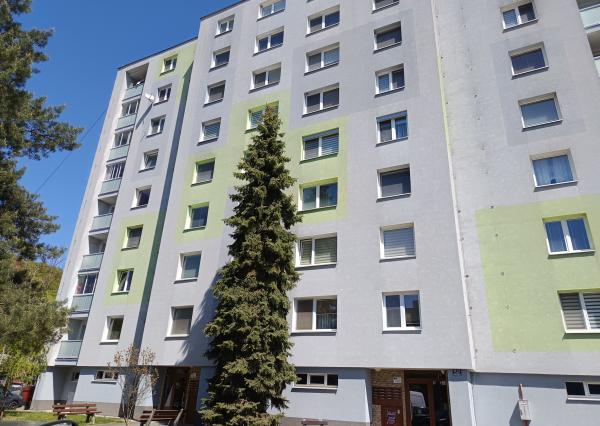 NA PREDAJ ZREKONŠTRUOVANÝ 3 IZBOVÝ BYT SNINA