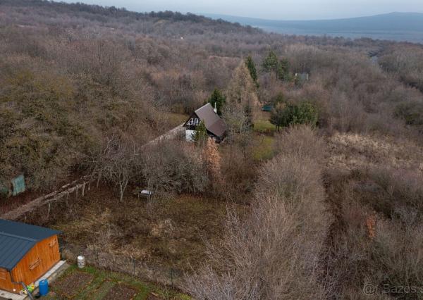 ZÁHRADA POD ŽIBRICOU – 385 m² | STUDŇA | ELEKTRINA | 10 MIN. OD NITRY